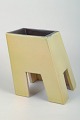 Mobach, HollandKeramisk vase / urtepotte, 1970’erne.Skulpturel og geometrisk formet vase i ...