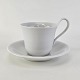 Kop med høj hank og underkop i glat hvidt porcelænNr. 486Producent Bing & Grøndahl2. ...
