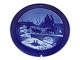 Royal Copenhagen.Juleplatte fra 1999 - Juletræet hentes i kane.Diameter 18 cm.1. ...