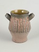 Mari Simmulson for Upsala EkebyVase med hanke, model 43130/8, 1960’erne.Keramisk vase med ...