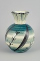 Ilse Claesson for Rörstrand, “Löja” vase.Art Deco-vase i fajance med balanceret, rund korpus ...