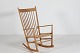 Hans J. Wegner (1914-2007)Gyngestol J 16 fremstillet af massiv egetræ med papirgarn flet ...