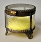 Smykkeskrin, Frankrig ca. 1900. Med facetteret glas og dekoreret messing ramme og tre ben. H.: 8 ...