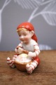 Royal Copenhagen Pixie nisse i porcelæn , nr.760.Nisse dreng med grød. Højde: 4,5cm. Er i ...