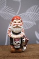 Royal Copenhagen Pixie nisse i porcelæn , nr.760.Nissemand med kat og staldlygte. Højde: ...