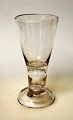 Frimurerglas. Conradsminde, 1834 - 1857, Danmark. Klart glas med bøjet fod og hul stilk. Dia.: ...