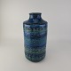 Vase af keramik med rimini blå glasering og geometriske mønstreNr. 1145Design Aldo ...