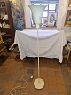 Louis Poulsen up-light standerlampe i hvidlakeret metal.Produceret ca. 1950'erne. Fremstår i ...