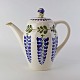 Kande til kaffe i fajance fra stellet Blåregn. Stellet er fremstillet i perioden år 1903-1933. ...