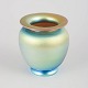 Loetz iriserende glasvase.Elegant vase i mundblæst glas med silkemat iriserende overflade i ...