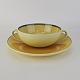 Bouillonkop med underkop i fajance fra stellet Gertrud fremstillet i perioden 1933-1939.Nr. ...