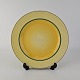 Flad tallerken i fajance fra stellet Gertrud fremstillet i perioden 1933-1939.Formgiver Nils ...