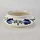 Rund skål i hvid fajance fra stellet Blå CenerarierNr. 187/317Design H. ...