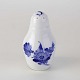 Saltbøsse i kongeligt porcelæn fra stellet Blå Blomst flettet. Nr. 10/8225Producent Royal ...