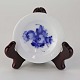 Lille rund asiet i kongeligt porcelæn fra stellet Blå Blomst flettet. Nr. 10/8167Producent ...
