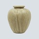 Arne Bang; Vase af stentøj med lys glasur, nr. 148