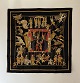 Hermès: Sort silketørklæde med motiv 'Le Temps Des Marionnettes'. 88 x 88 cm. Materiale: 100% ...