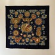 Hermès: silketørklæde med motiv: "Le Roy Soleil" Designer: ukendt.90 x 90 cm. Materiale: ...