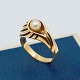 Bernhard Hertz; Ring i 14 kt. guld med emalje og perle.Ring str. 54.Stemplet "BH ...