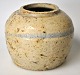 Antik kinesisk ingefær krukke i stentøj, 18./19. årh. Med blå dekoreret stribe. H.: 8 cm. 