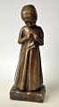 Karsten, Michaela (1886 - 1943) Danmark: En lille pige. Bronze. Usigneret. H.: 28 ...