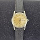 Armbåndsur med læderrem, stemplet med serienummer 425982Årgang 1950-1955, renset og ...