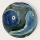 Unika keramik skulptur af Tue Poulsen (1939-2026), Stor tung rund rustik skulptur med 3 ...