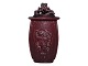 Royal Copenhagen keramik med rød okseblodsglasur, trekantet vase med låg udført og signeret af ...