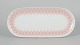 Bjørn Wiinblad for Rosenthal, oval fad.Dekorativt ovalt porcelænsfad med karakteristisk rosa ...