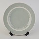 Flad tallerken i fajance fra stellet Corinna fremstillet i perioden 1937-1966Formgiver Nils ...