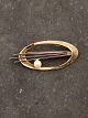 14 karat guld broche 5 x 2,3 cm. vægt 6,3 gram med ægte perle fra guldsmed Herman Siersbøl ...