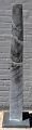 Office, L. (20. årh.): Ansigt. Skulptur. I sort poleret marmor. Signeret. H.: 131 cm. Sokkel: 31 ...