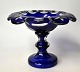 Böhmisk krystal skål i cobolt blåt glas, 19. årh. Med slibninger og bølget kant. H.: 15,5 cm. ...