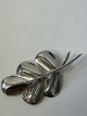 Smuk broche i sterlingsølv. Stemplet 925Mål 6 x 3,2 cm.