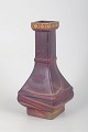 Sevres, art deco kunstglasvase med messingmontering.Geometrisk formet vase i iriserende ...