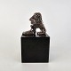 Skulptur i forsølvet tin med titlen Levefod. Nr 130/150.Formgiver Leif SylvesterFiguren ...