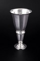 Johan Rohde for Georg Jensen, sjælden art deco vase.Art deco vase udført i 830 sølv, model 361 ...