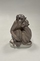 Bing og Grøndahl Figur af 2 aber No. 1647Måler 14cm / 5.51 inchHar afslag på det ene ...