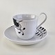 Kongelig Kaffekop med underkop fra stellet Sort Mega Riflet nr 093 og 094.Design Karen ...