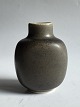 Royal Copenhagen: Miniature vase i keramik designet af Nils Thorsson. Dækket af en brun glasur. ...