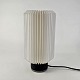 Bordlampe med fod i sortbejdset træ og hvid plisseret skærm i plast. Model Cylinder nr. ...