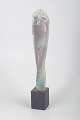 Eva Ullberg, glasskulptur.Organisk formet glasskulptur monteret på sokkel. Signeret og dateret ...