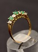 14 karat guld ring størrelse 53 med klare og smaragd farvede stene emne nr. 639743
