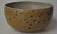 Moes, Chris (1914 - 1998) Danmark: Skål. Glaseret lertøj. Håndsigneret: C. Moes 1985. H.: 6 cm. ...