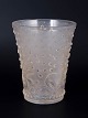 René Lalique, vase Ajaccio.Elegant vase i matteret og formpresset glas med model Ajaccio, ...
