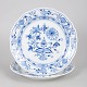 Meissen Blå Løgmønstret, to frokosttallerkener.To håndmalede porcelænsfrokosttallerkener med ...