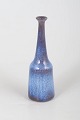 Gunnar Nylund for Rörstrand, vase.Elegant stentøjsvase med slank form og dyb blå glasur. ...