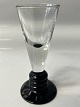 Snapseglas på sort fod Holmegaard,Højde:  cm. 10,7 cm.Diameter: 4,2 cm.Designet af Jacob E ...