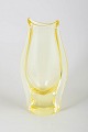 Miloslav Klinger for Wazon, vase.Elegant kunstglasvase i håndblæst glas med blød organisk ...