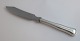 Cohr. Sterling (925). Dobbeltriflet. Ostekniv med sølvskaft. Længde 21,3 cm
